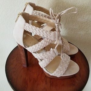 NWOT Jessica Simpson Lowin2 heels